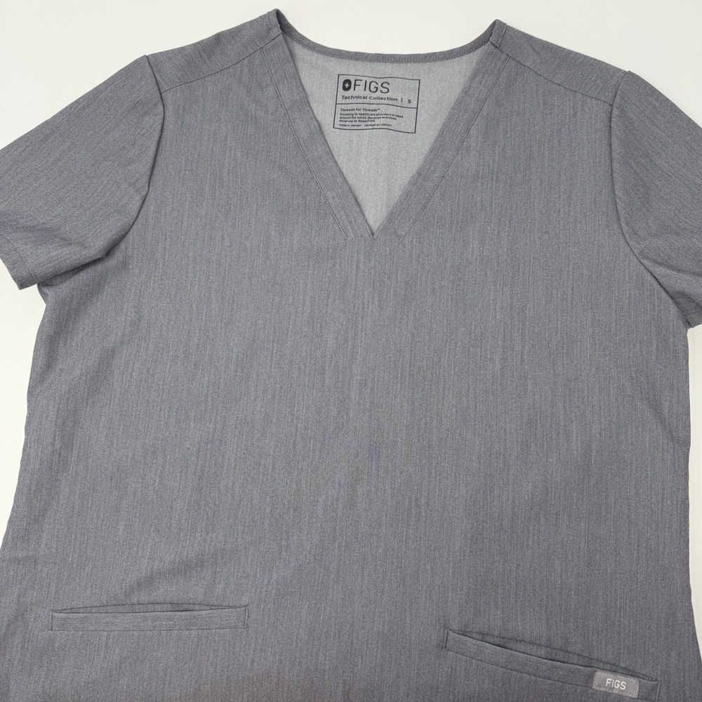 FIGS Casma Three Pocket Scrub Top Graphite Gray V-Neck FW1100 Small